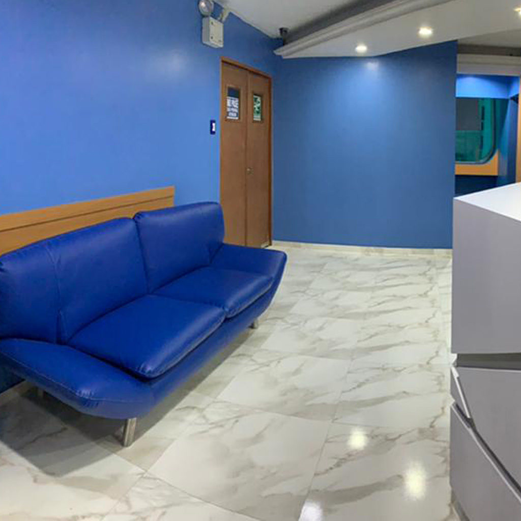 Sala de espera amplia y confortable, para hacer tu espera más agradable.